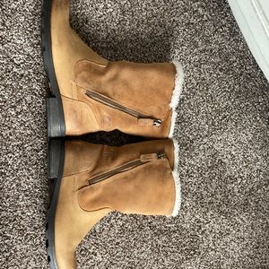 Sorel faux fur tan boot size 7
